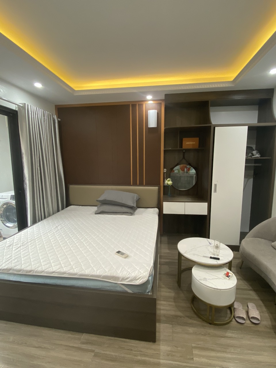 Cho thuê Căn hộ dịch vụ tại ngõ 193 Trích Sài, Tây Hồ. Ban công View hồ cực thoáng. Chỉ 6tr