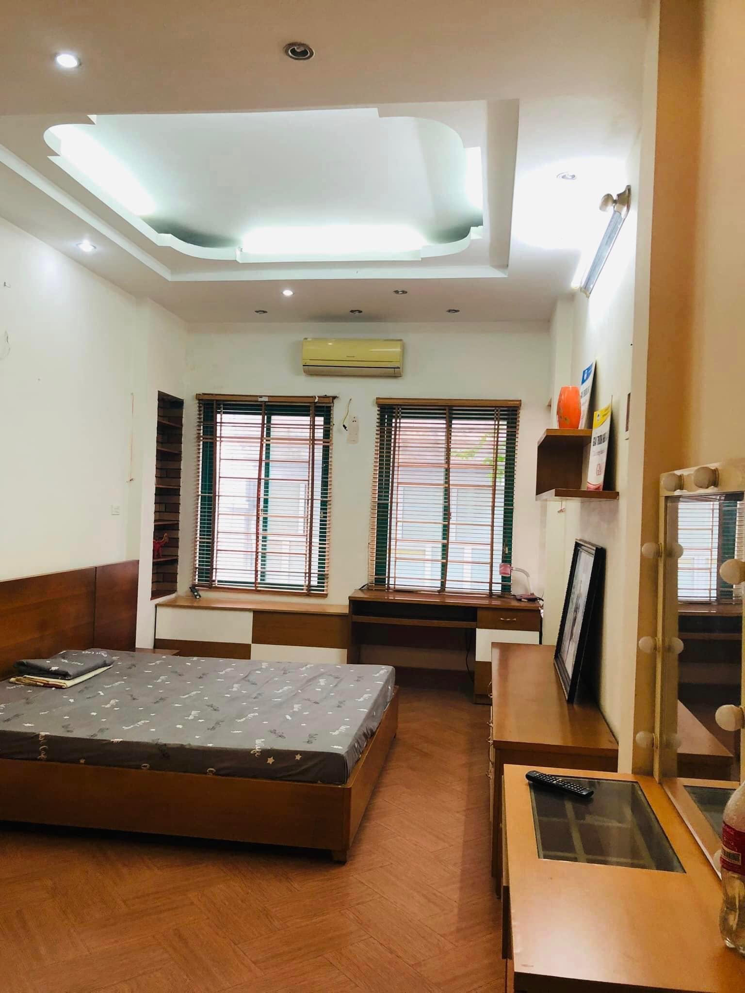 BÁN GẤP NHÀ 6 TẦNG PHỐ NGỌC KHÁNH.DT:38M2,NHÀ CÒN MỚI VỀ Ở LUÔN.NGÕ THÔNG,CÁCH Ô TÔ TRÁNH 20M.