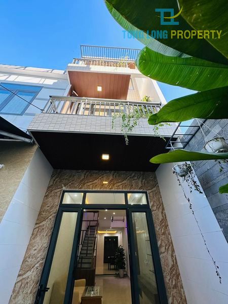 Nhà 3 tầng kiệt Nguyễn Đình Tựu, sát Chợ Hoa Thanh Khê, có chỗ đậu Ô Tô 24/24 giá chỉ 2 tỷ x