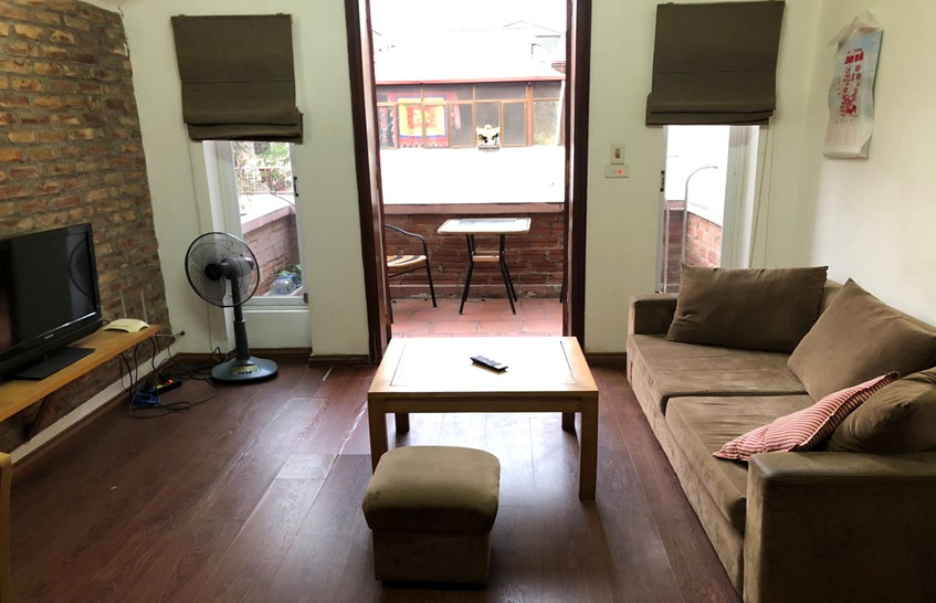 Cho thuê Căn hộ dịch vụ 65m2 1N,1K phố Thụy Khuê, Tây Hồ. Nhà ban công View hồ. Chỉ 6.5tr