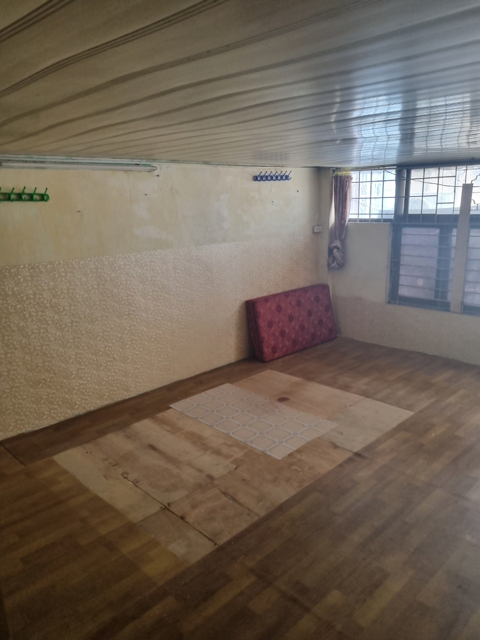 Cho thuê nhà cấp 4 gác xép Ngõ 189 Hoàng Hoa Thám, Ba Đình. Dt 55m2. Chỉ 4.5tr