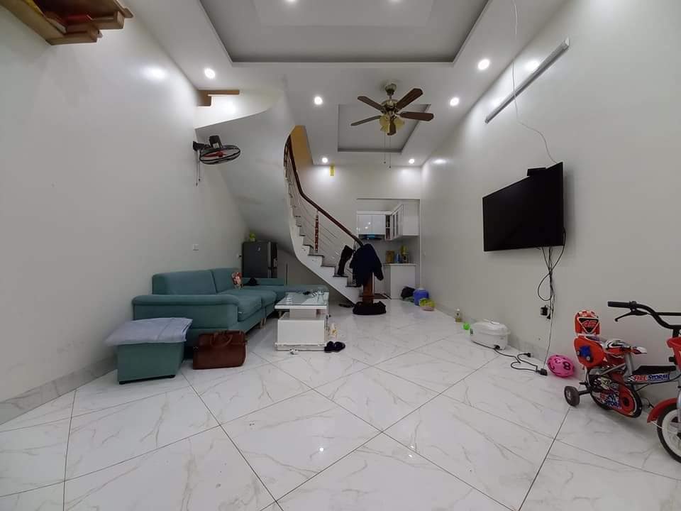 Bán nhà Yên Xá- Tân Triều 30mx 3 tầng, ngõ 3 gác, oto cách 50m, giá chỉ 2.45 tỷ