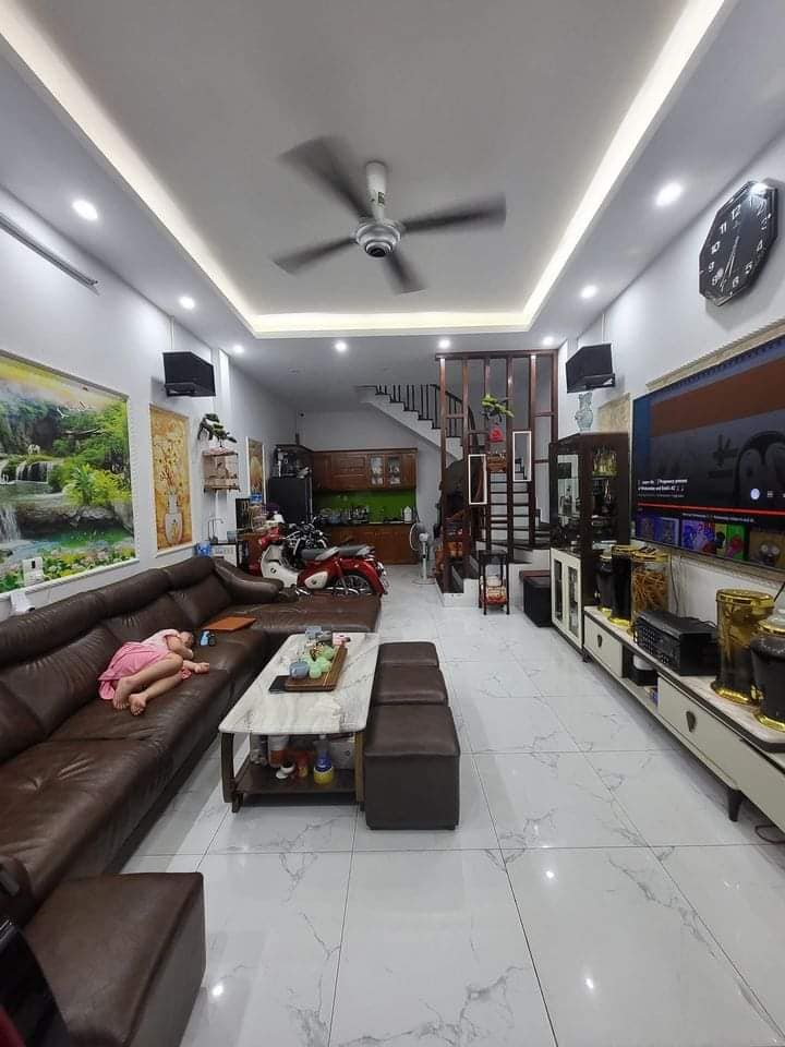 BÁN NHÀ PHỐ VÕNG THỊ, QUẬN TÂY HỒ. DT 35m x 5 Tầng x Giá 3.4 tỷ