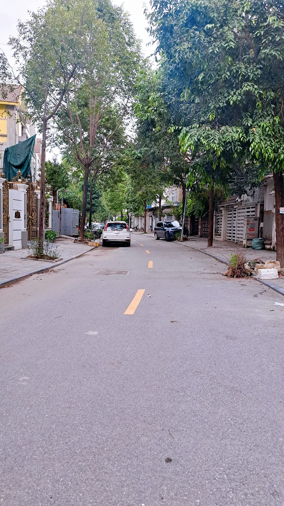 Bán biệt thự Văn Phú Hà Đông 200m2 x3T,nhà đẹp,kd vp,thang máy,127tr/m2