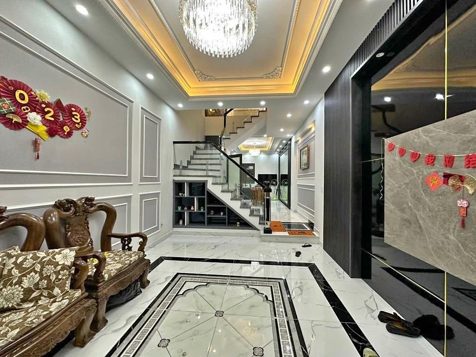 Bán nhà phân lô ngõ 18 Huỳnh Thúc Kháng, Đống Đa, ô tô, 40m2 x 4T, chỉ 8.6 tỷ