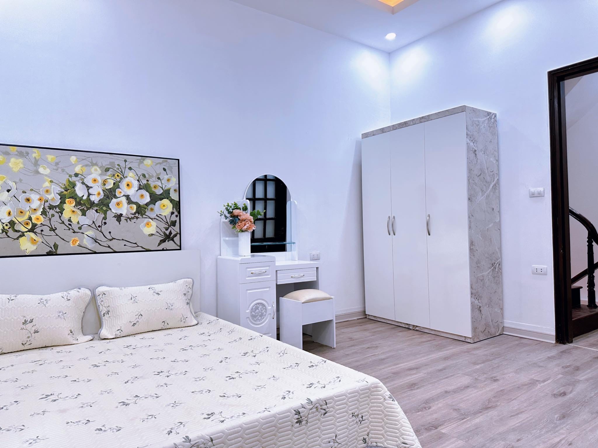 Bán nhà dòng tiền mới đẹp Pháo Đài Láng Đống Đa 46m 5 tầng 5.8 tỷ