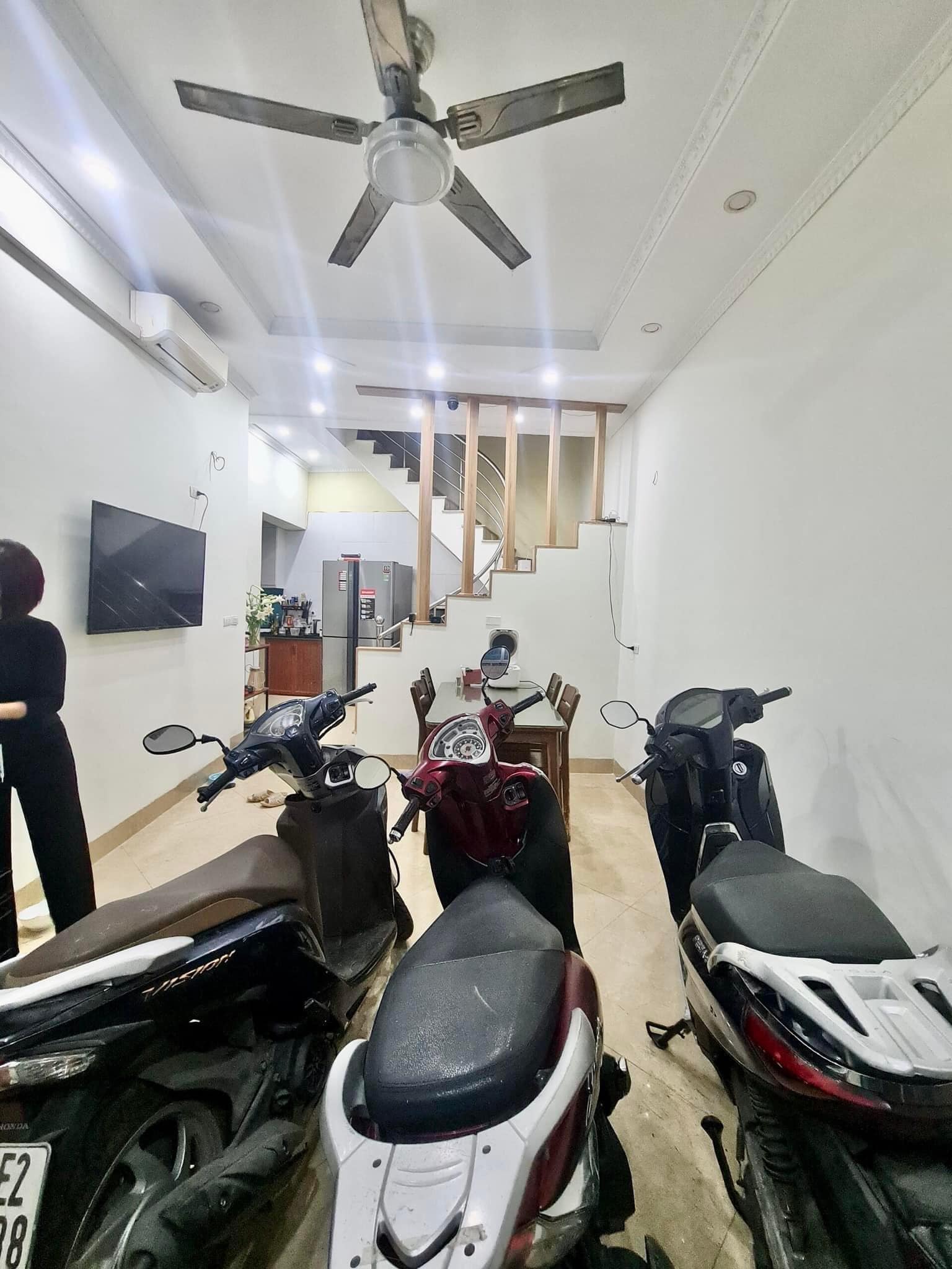 Bán nhà đẹp lô góc ngõ thông thoáng, Đường Láng Đống Đa 45m 4 tầng 4.2 tỷ