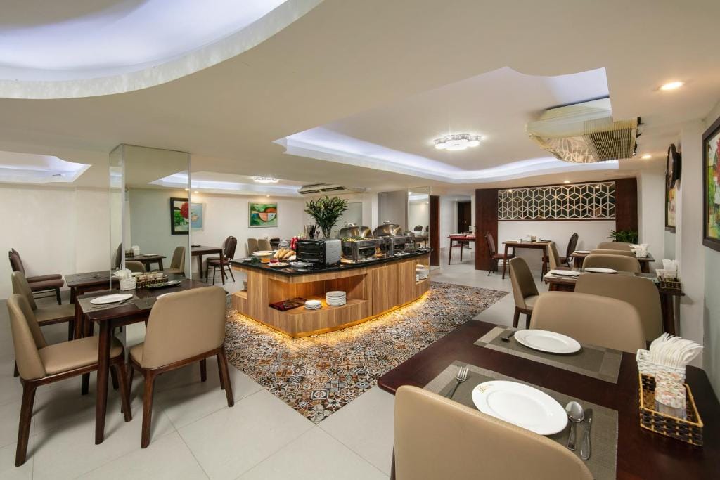 Bán khách sạn mặt phố Hàng Cót Hoàn Kiếm 145m2,8 tầng, MT 8m