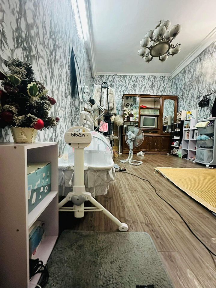 Bán nhà mặt phố Nguyễn Văn Cừ - Long Biên - vỉa hè rộng, kinh doanh tốt