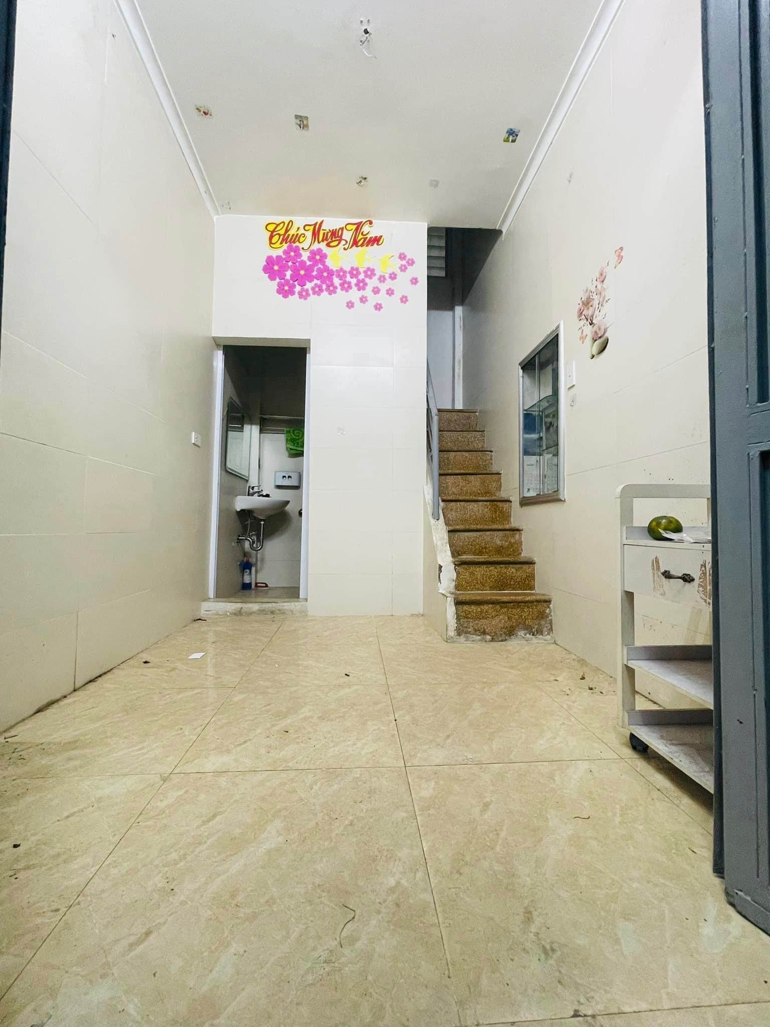 Cần bán nhà giá cực rẻ 3 tầng 1tum tại ngõ Văn Hương - Đống Đa