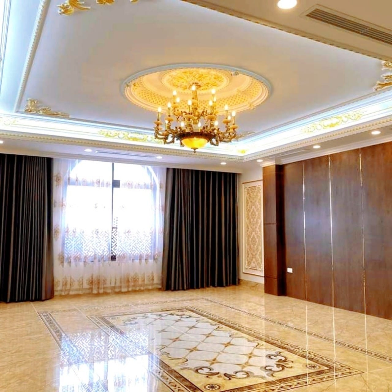 Bán Nhà Mặt Phố Hàng Dầu, Hoàn Kiếm, 126m2 4T MT 4.3m, Chỉ 92 Tỷ