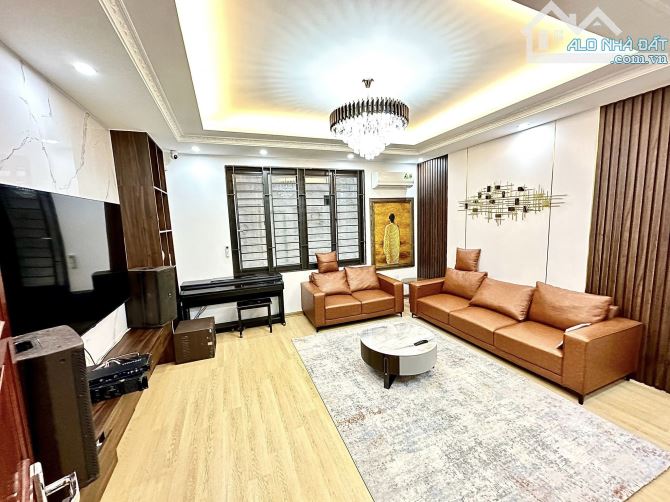 Bán Nhà Gấp Phố Quang Trung - Hà Đông, Nhà Mới 5 Tầng, Giá Hơn 8 tỷ.