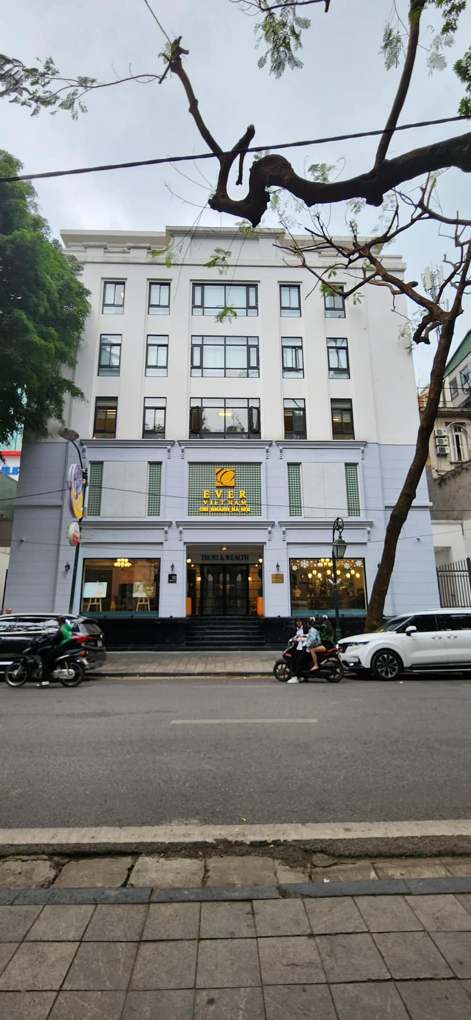 TÒA NHÀ HOA HẬU TRUNG TÂM ĐỐNG ĐA – DIỆN TÍCH KHỦNG – MẶT TIỀN RỘNG