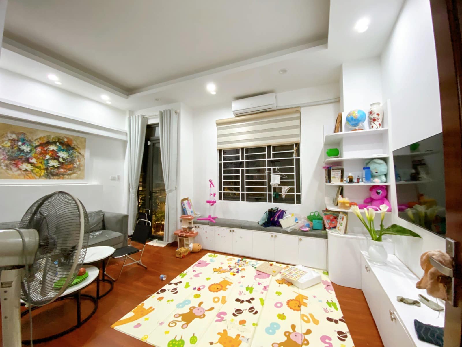 BÁN GẤP NHÀ 5 TẦNG MẶT NGÕ VÕNG THỊ.DT:50M2,MT:6M.Ô TÔ TRÁNH,CÓ GARA Ô TÔ.NGÕ THÔNG.