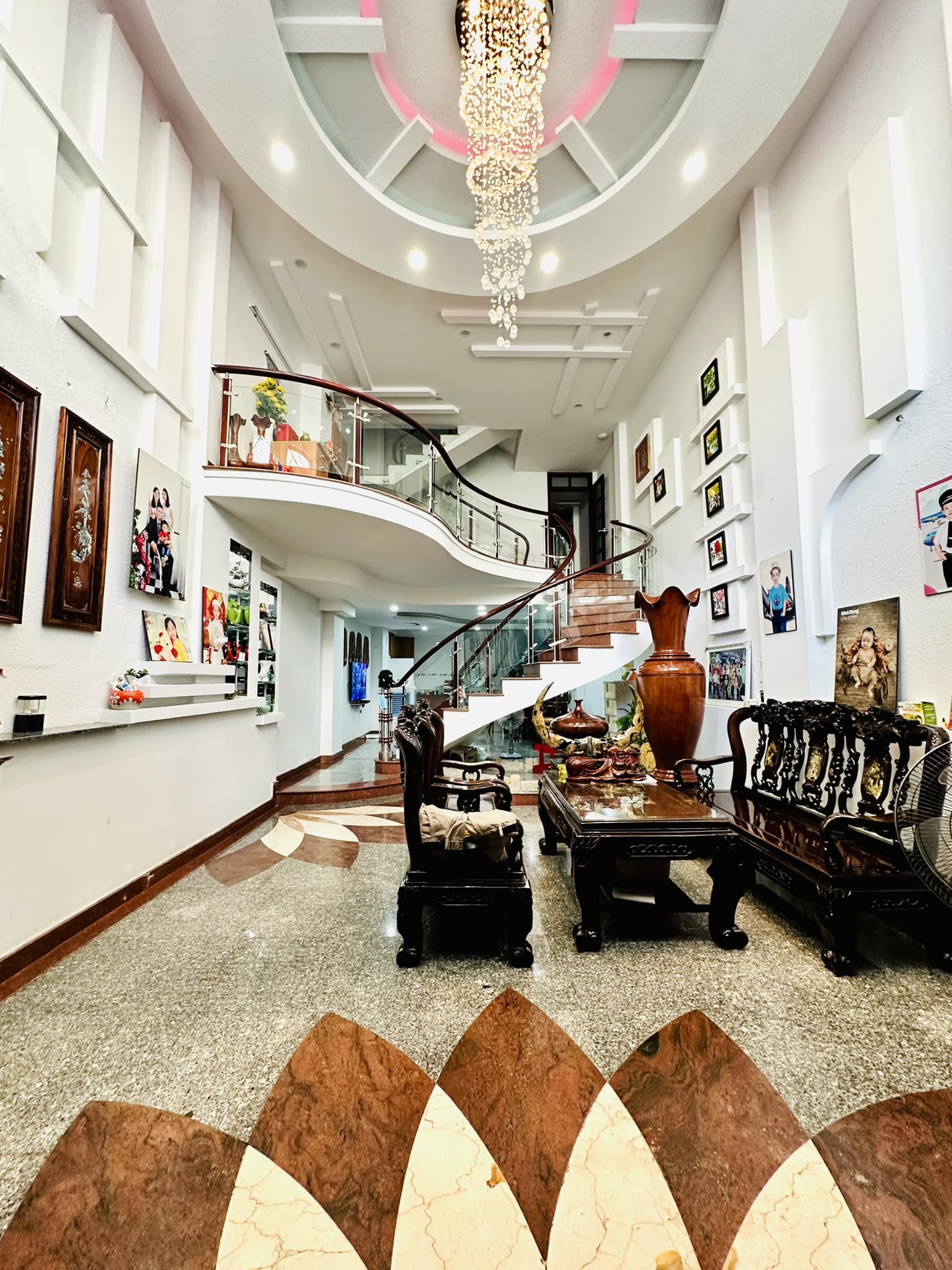 TÂN BÌNH ĐƯỜNG 6M, DT 100M2, NGANG 5M, NHÀ 5 TẦNG THIẾT KẾ SANG TRỌNG, GIÁ ĐÁNG YÊU CHỈ CÓ 8,5 TỶ