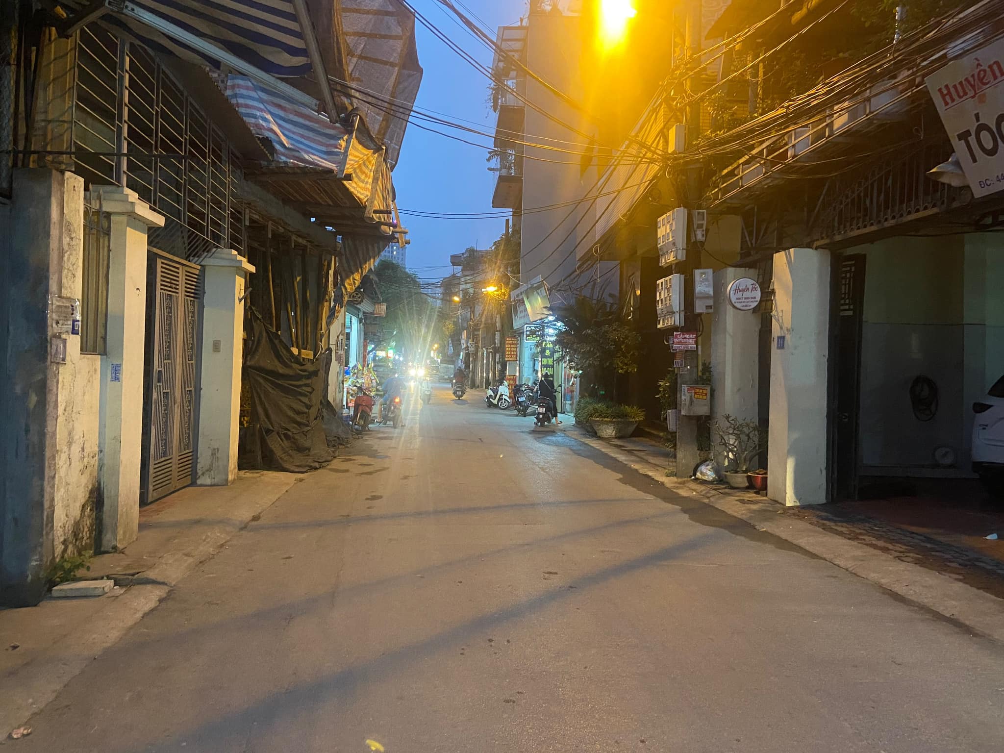 Bán đất Lạc Long Quân 18 tỷ, 152m2, mặt tiền 6.2m, Gần phố, Gần Hồ Tây, sổ đẹp