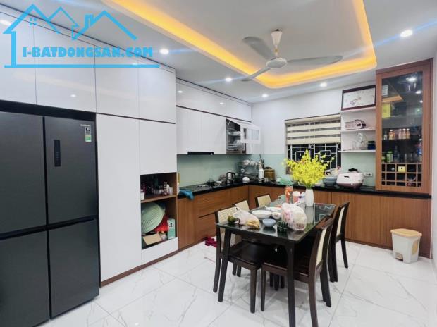 Bán Nhà Phố Tôn Đức Thắng 40m2*4 Tầng, 2 mặt ngõ thông, giá nhỉnh 4 tỷ.