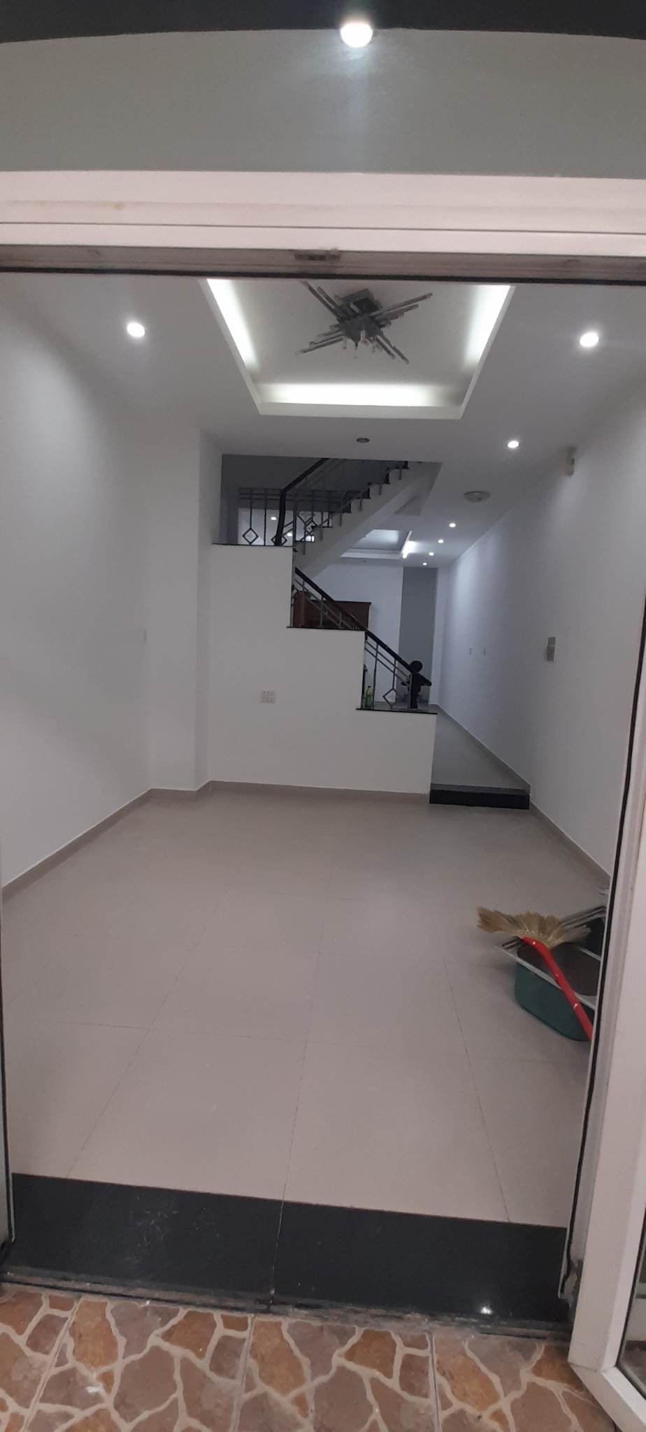 Bán nhà mới HXH Âu Cơ,Tân Bình-61m2-4PN-5WC.