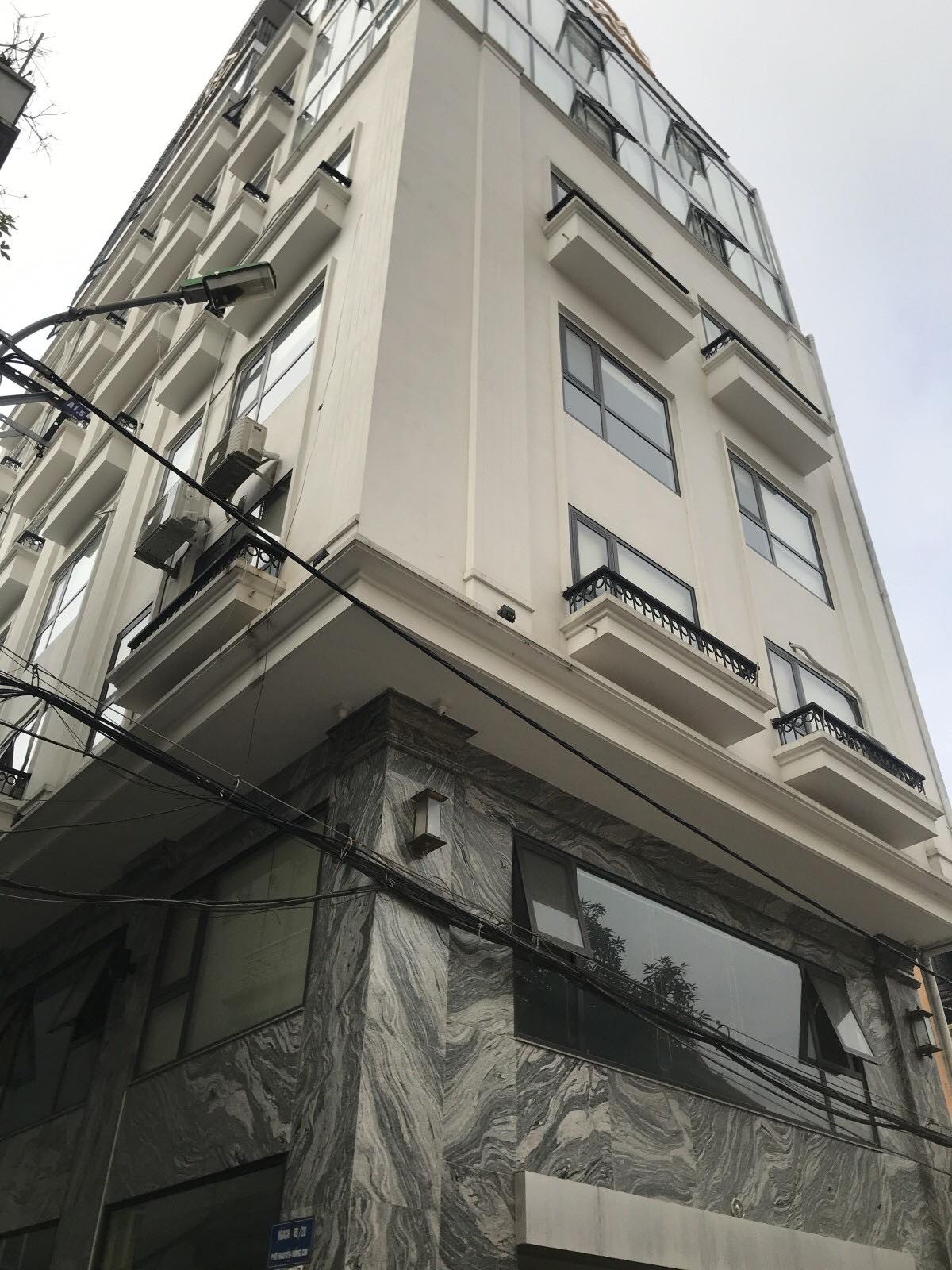 Bán gấp nhà phố Lê Trọng Tấn 188m2, mặt tiền 8.8m, vị trí đắc địa, ô tô tránh, kinh doanh, văn phòng, nhỉnh 30 tỷ.