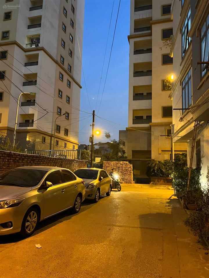 BÁN ĐẤT TẶNG NHÀ HOÀNG SÂM – CẦU GIẤY 63M NGANG 5M 8 TỶ.