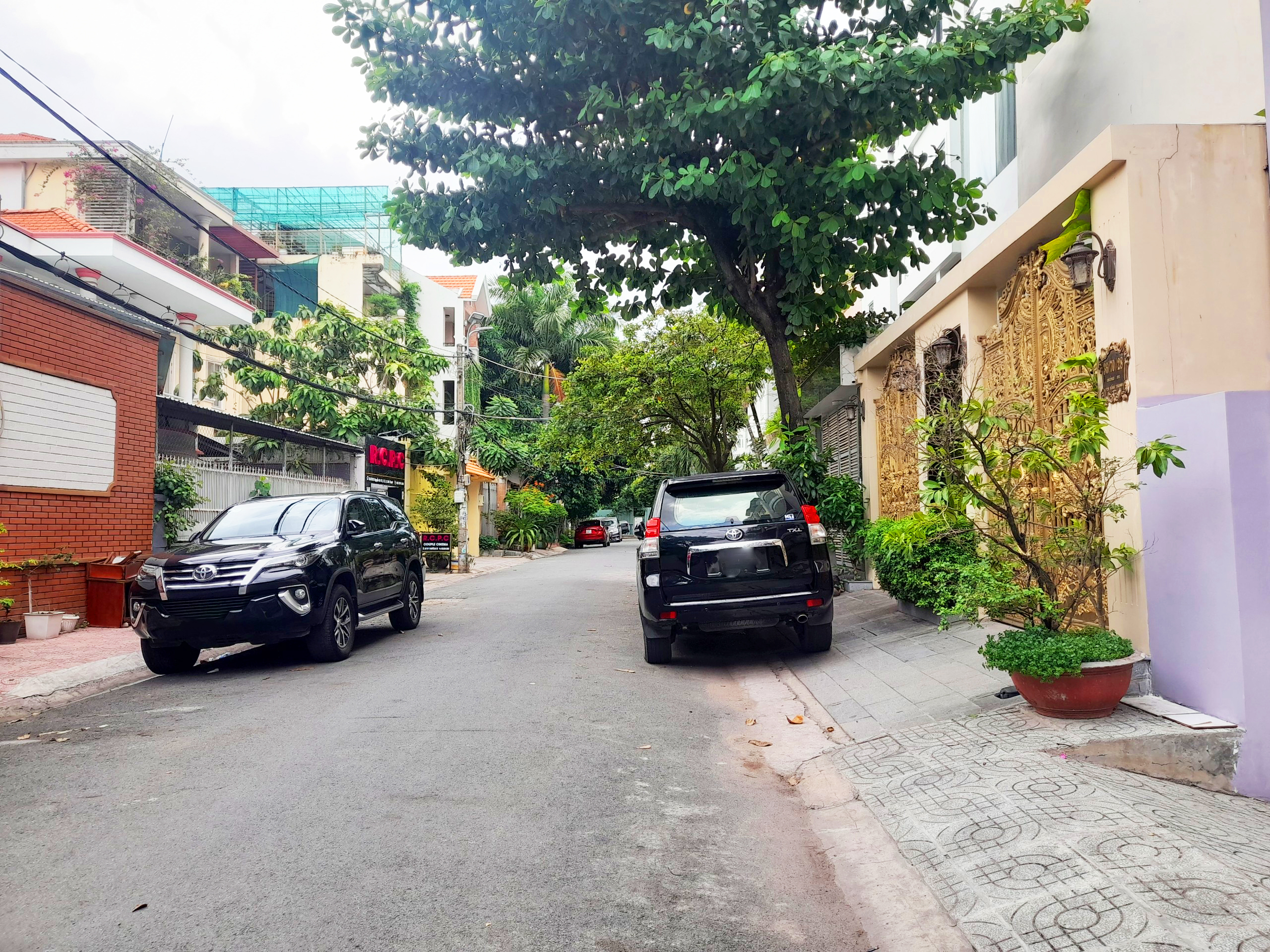 BÁN GẤP NHÀ BÌNH THẠNH GIÁP Q1, ĐƯỜNG D2, XE 50 CHỖ ĐẬU NGAY NHÀ, KINH DOANH ĐỈNH, NHÀ 5 TẦNG VỚI 10 PHÒNG