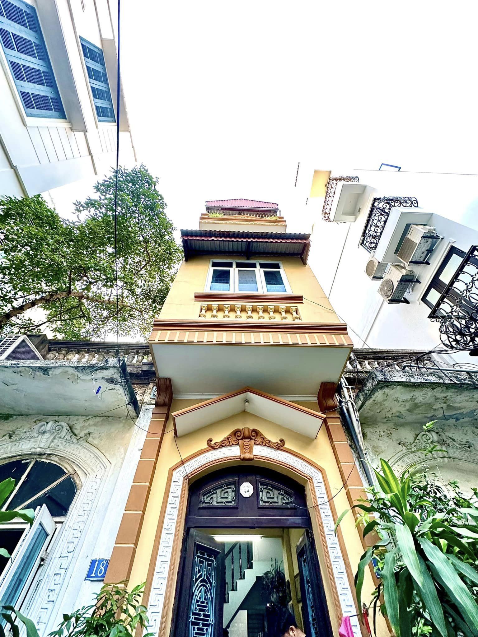 Phố Nguyễn Trãi, Thanh Xuân. OTo đỗ cửa. DT 32m x 4 Tầng x Giá 3.3 tỷ