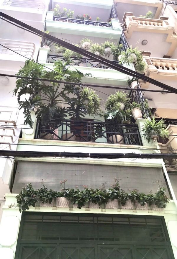 Bán nhà phố Chùa Láng, Đống Đa, ô tô đỗ cửa, nhà đẹp 5 tầng 53 m2 giá 10.5 tỷ