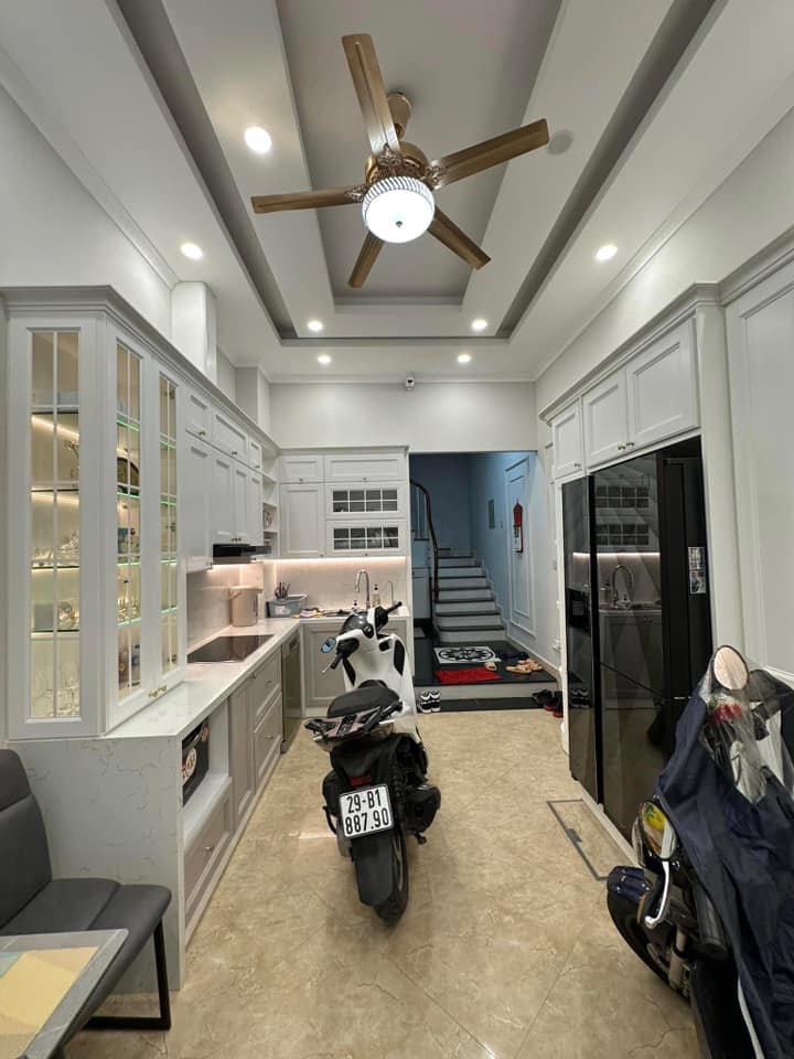 Bán nhà Nguyễn Chí Thanh, Ba Đình, phân lô, ô tô đỗ cửa, thang máy, tiện kinh doanh