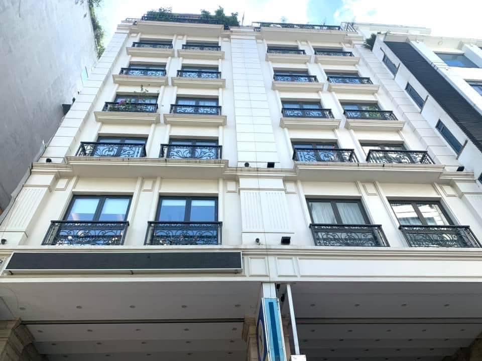 Bán nhà mặt phố Chùa Láng, Đống Đa 100m, 5 tầng, mt 4.3m. Giá: 29 tỷ