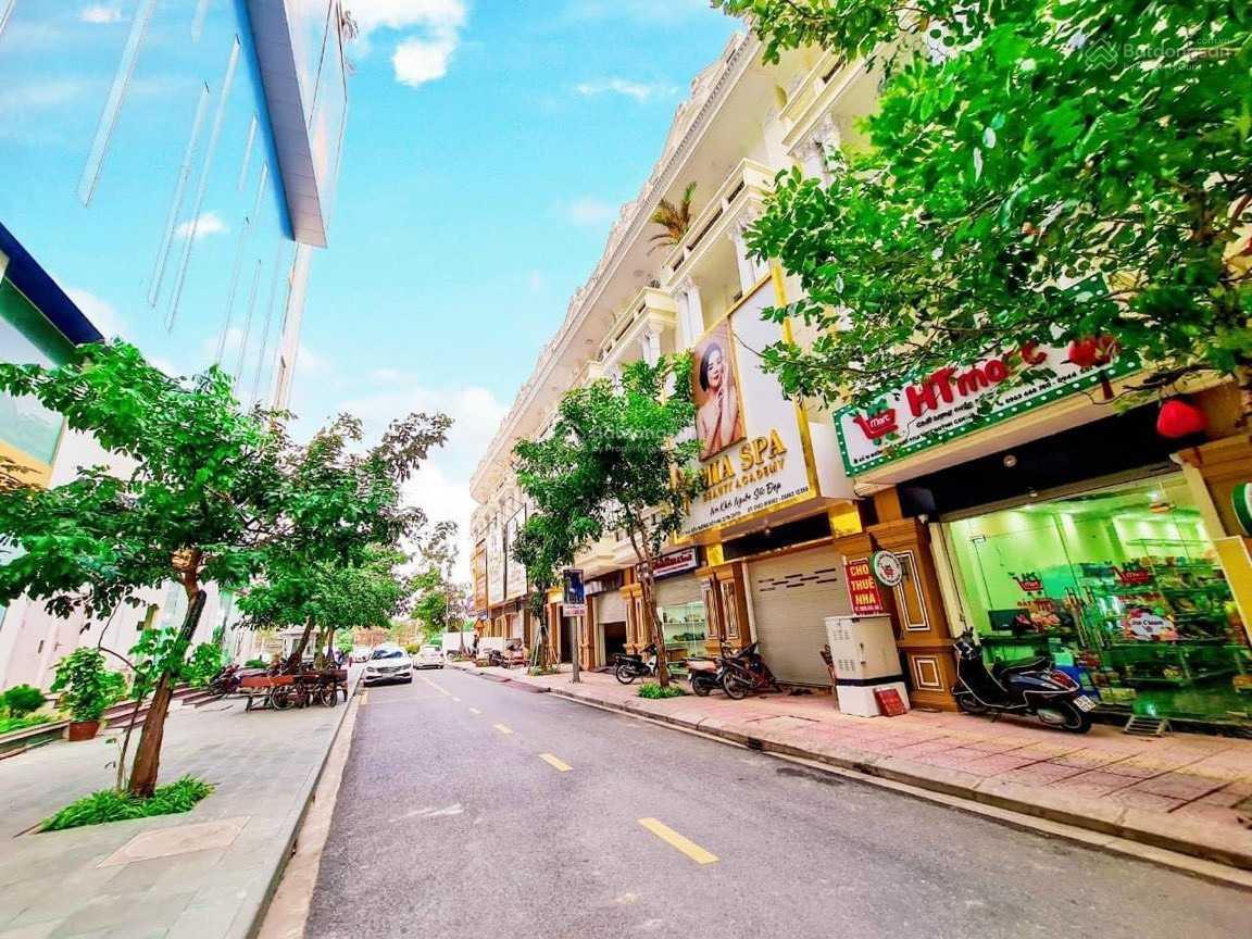 Cần bán gấp nhà 5 tầng, lô góc, tại khu chợ mới Như quỳnh center