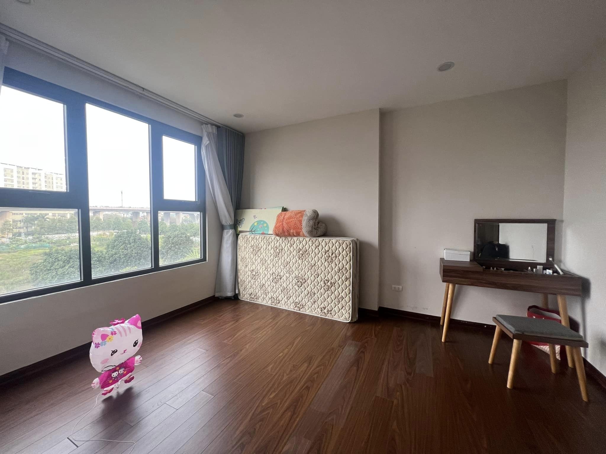 Bán căn nhà 111m2 phố Ngọc Thụy, Long Biên Gara Ô tô tránh Kinh doanh tốt 11.6 Tỷ.