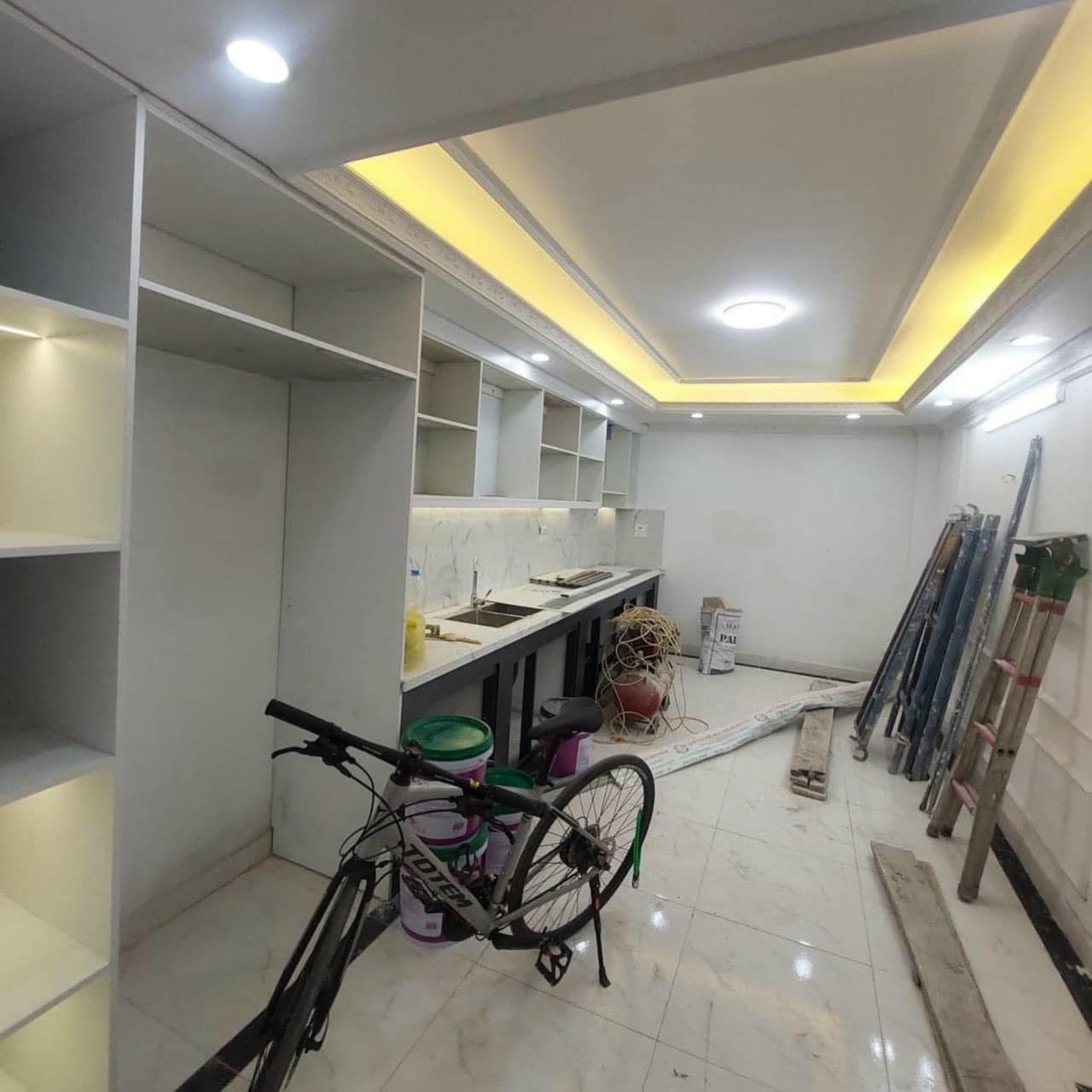 Nhà đẹp linh đàm mới long lanh.Diện tích 30m giá nhỉnh 4 tỷ,nội thất đầy đủ thiếu mỗi ac về ở