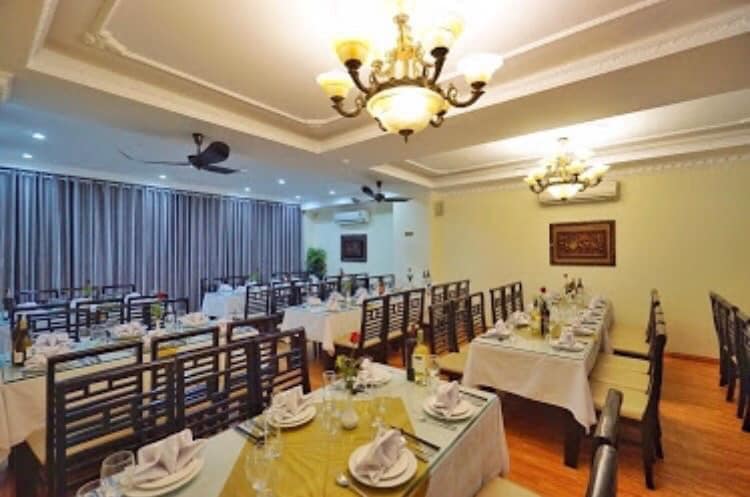 Bán Nhà Mặt Phố Hồng Tiến, Vị Trí Đẹp Kinh Doanh Đỉnh, 70m2, 4 Tầng, MT 6,5M, Nhỉnh 18 Tỷ.