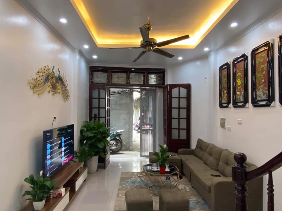 Gia Đình Cần Bán Nhà Phường Ngọc Lâm, Ô Tô Đổ Cổng, 41m2, 3 Tầng, Nhỉnh 3 Tỷ.