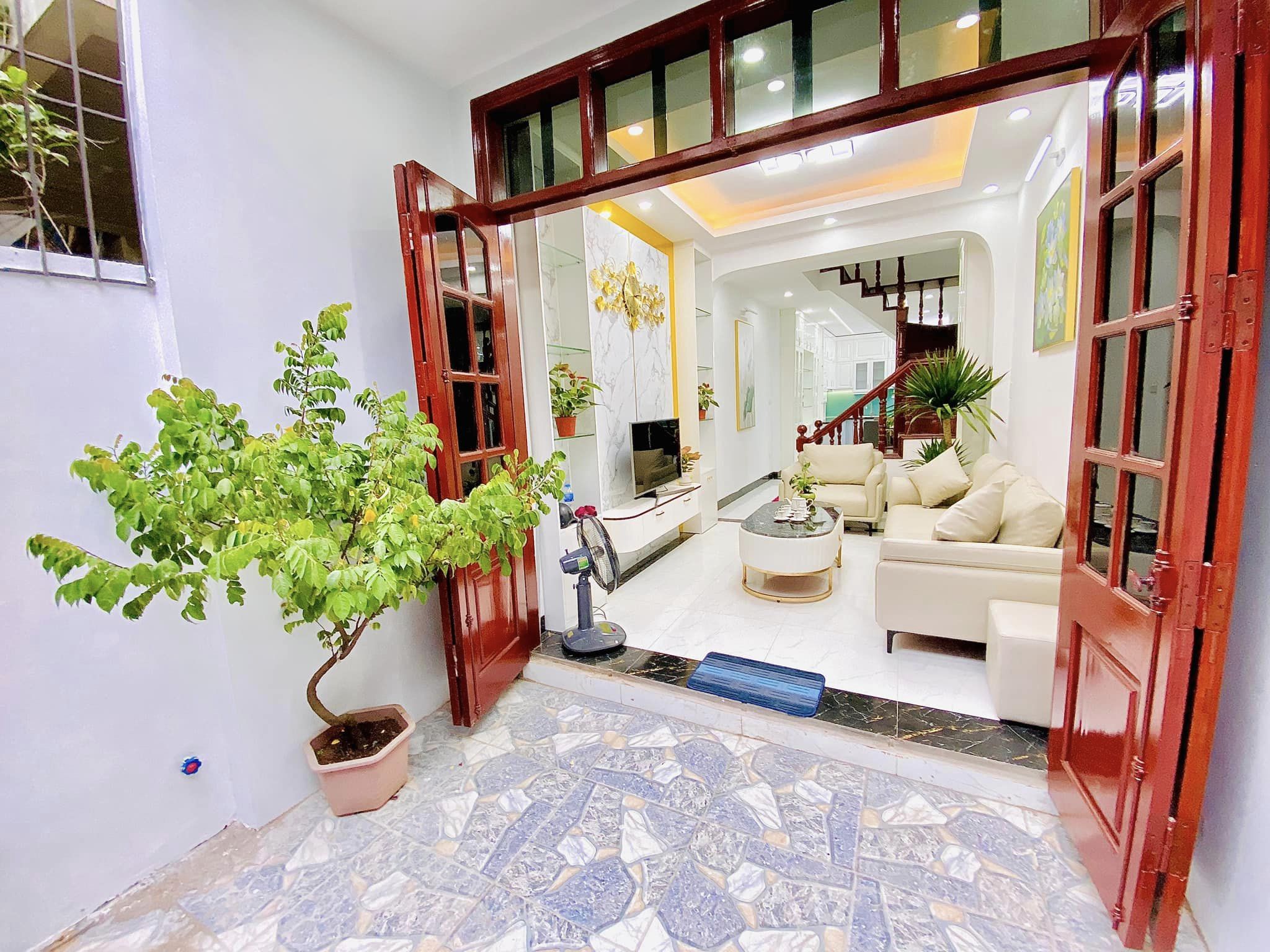 Bán nhà Trần Khát Chân 36m2 x5T,mới,đẹp,hiện tại,ngõ rộng,giá 4,4 tỷ,ở luôn