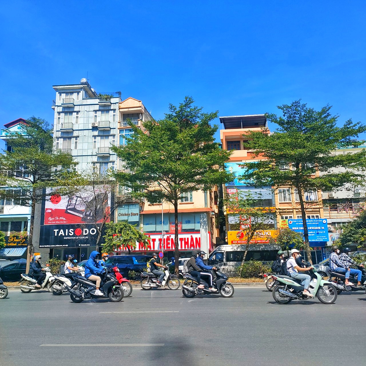 Hạ sốc 12 tỷ bán nhà mặt phố Trường Chinh, đoạn đẹp nhất 196m2 MT8m giá 56 tỷ có TL