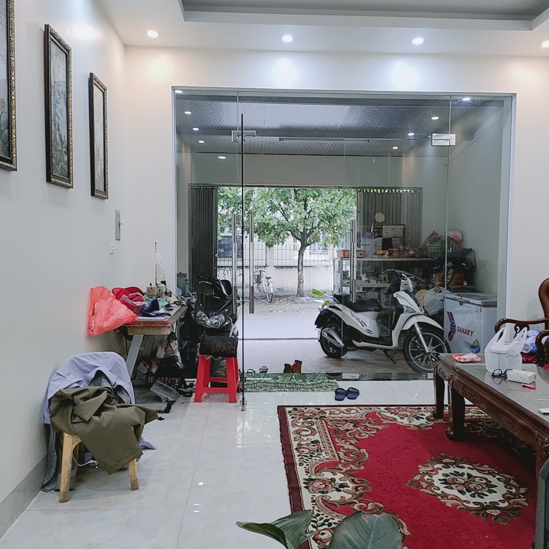 Bán nhà 85m2 phố Nghi Tàm, Tây Hồ Chủ tự xây 11 phòng Ngõ 2 Ô tô tránh 10m 8.1 Tỷ