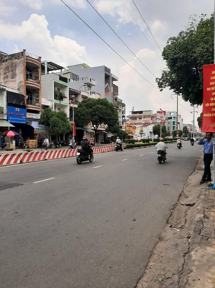 Bán nhà Mặt tiền Lạc Long Quân P5,Q11, DT 5MX15M, 4 Tầng, giá chỉ 19,5 tỷ.