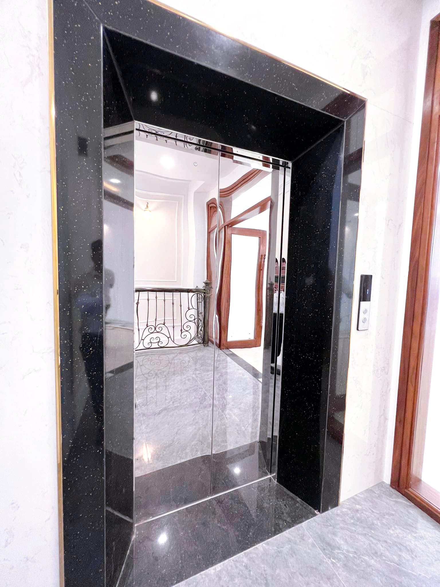 Bán nhà khu vực phố nguyễn văn tuyết quận đống đa hà nội