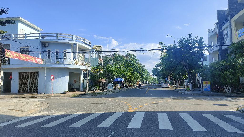 Cần bán Đất MT Phùng Hưng, Đất vị trí đẹp, nằm ngay sau lô biệt thự Nguyễn Tất Thành