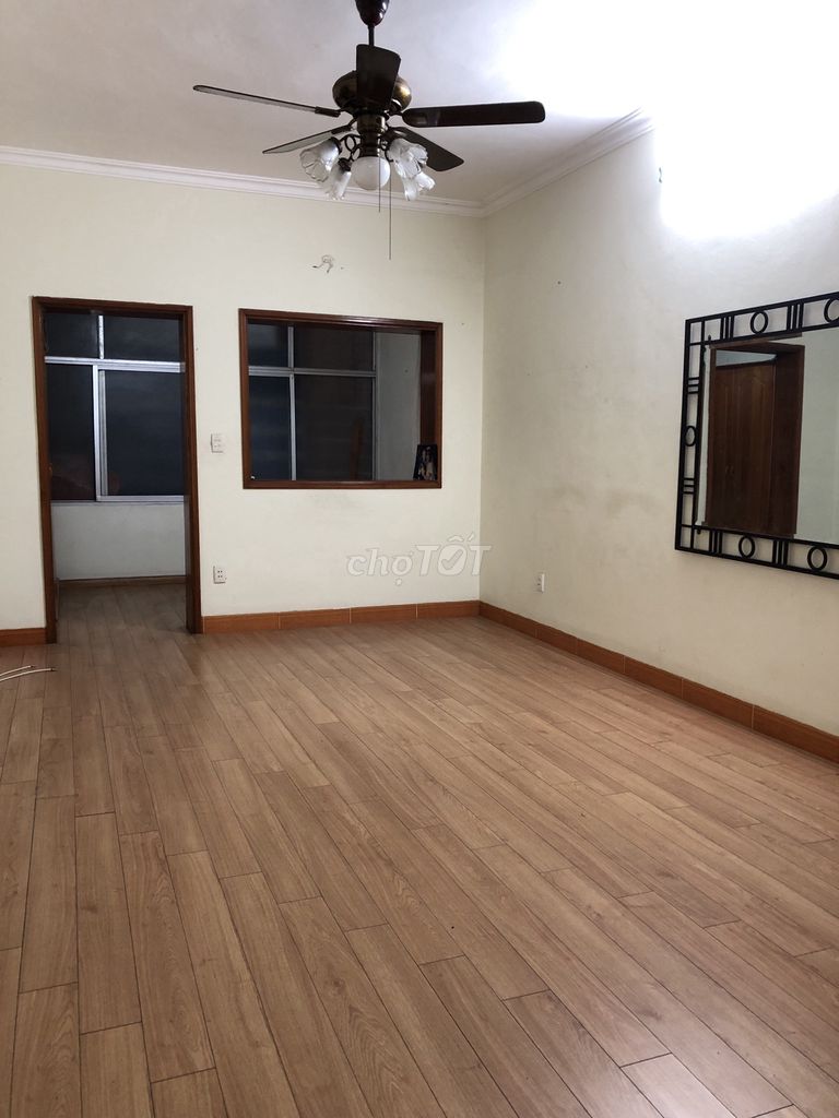 Cho thuê căn hộ tập thể phố Lý Văn Phúc, Đống Đa.