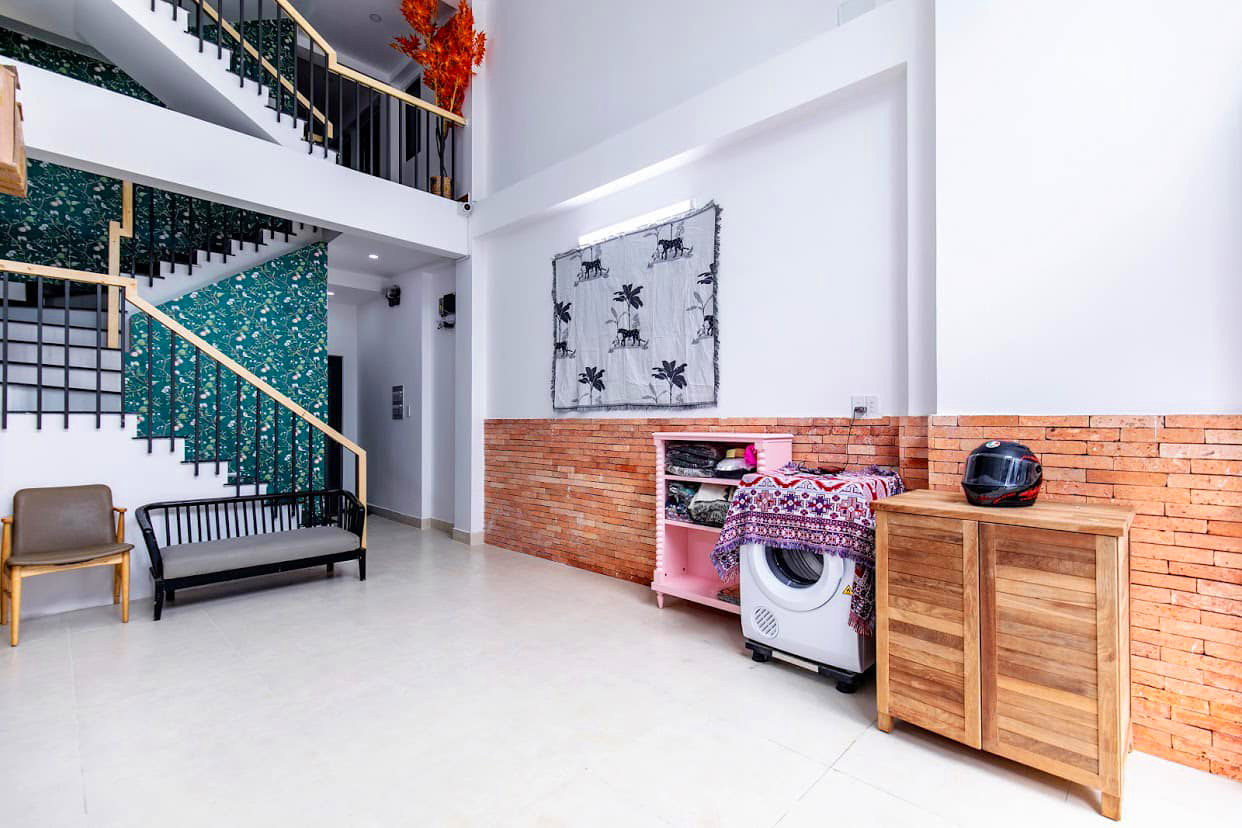 BÁN NHÀ VỚI 12 CHDV VÀ 1 SHOWROOM THU NHẬP TỶ PHÚ HÀNG NĂM LÀ 1,1 TỶ