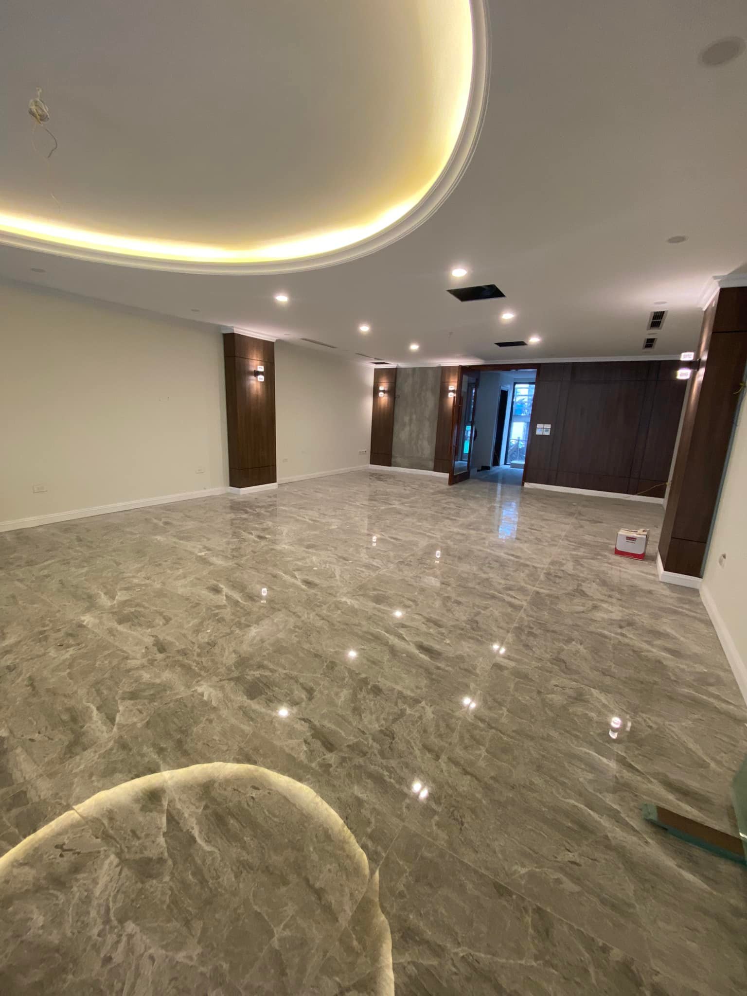 TOÀ NHÀ VĂN PHÒNG MẶT PHỐ YÊN PHỤ 85M2 GIÁ 37 tỷ 7 TẦNG 2 HẦM THANG MÁY