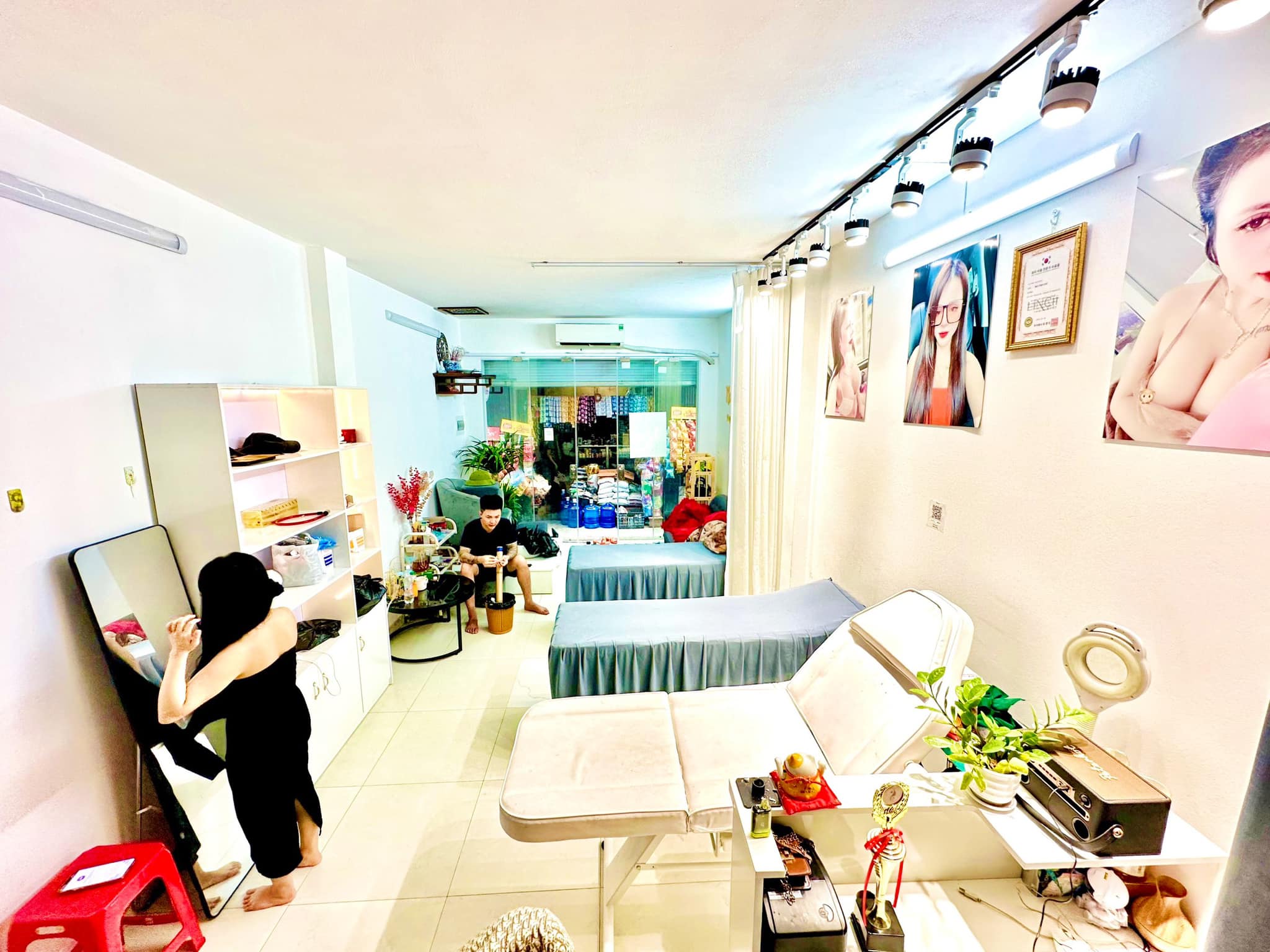 Bán căn nhà 2 tầng đang Kinh doanh SPA - 15m ra đường Ô TÔ