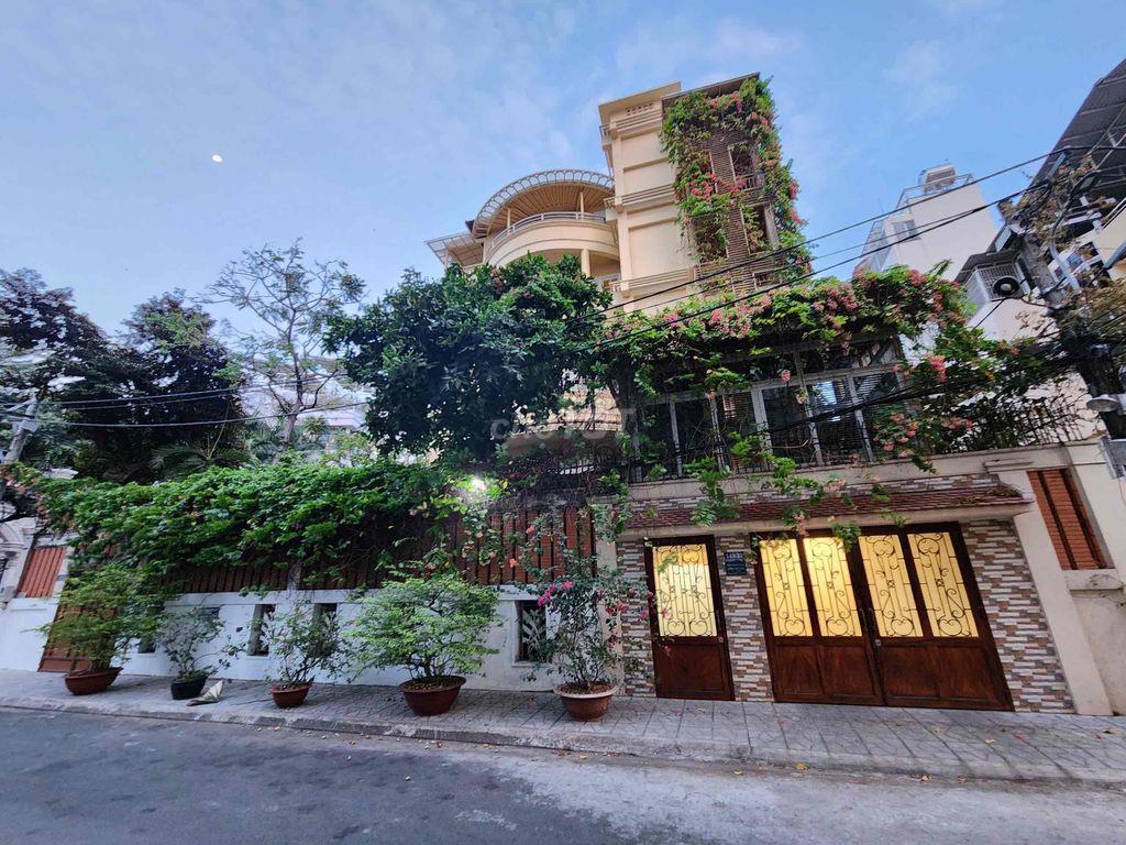 Biệt thự sân vườn 8 phòng rộng 400m2 tổng sàn 700m2, Cách mạng tháng 8, Tân Bình