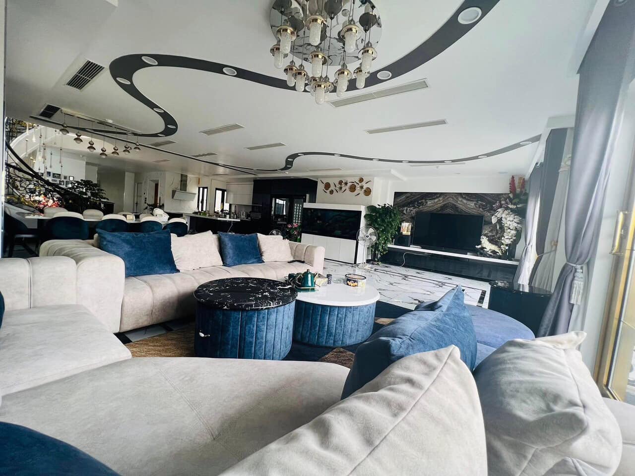 Bán Tòa Nhà Khách Sạn Đường Bưởi, Ba Đình, 300m2 10T, MT 9m, Chỉ 99 Tỷ