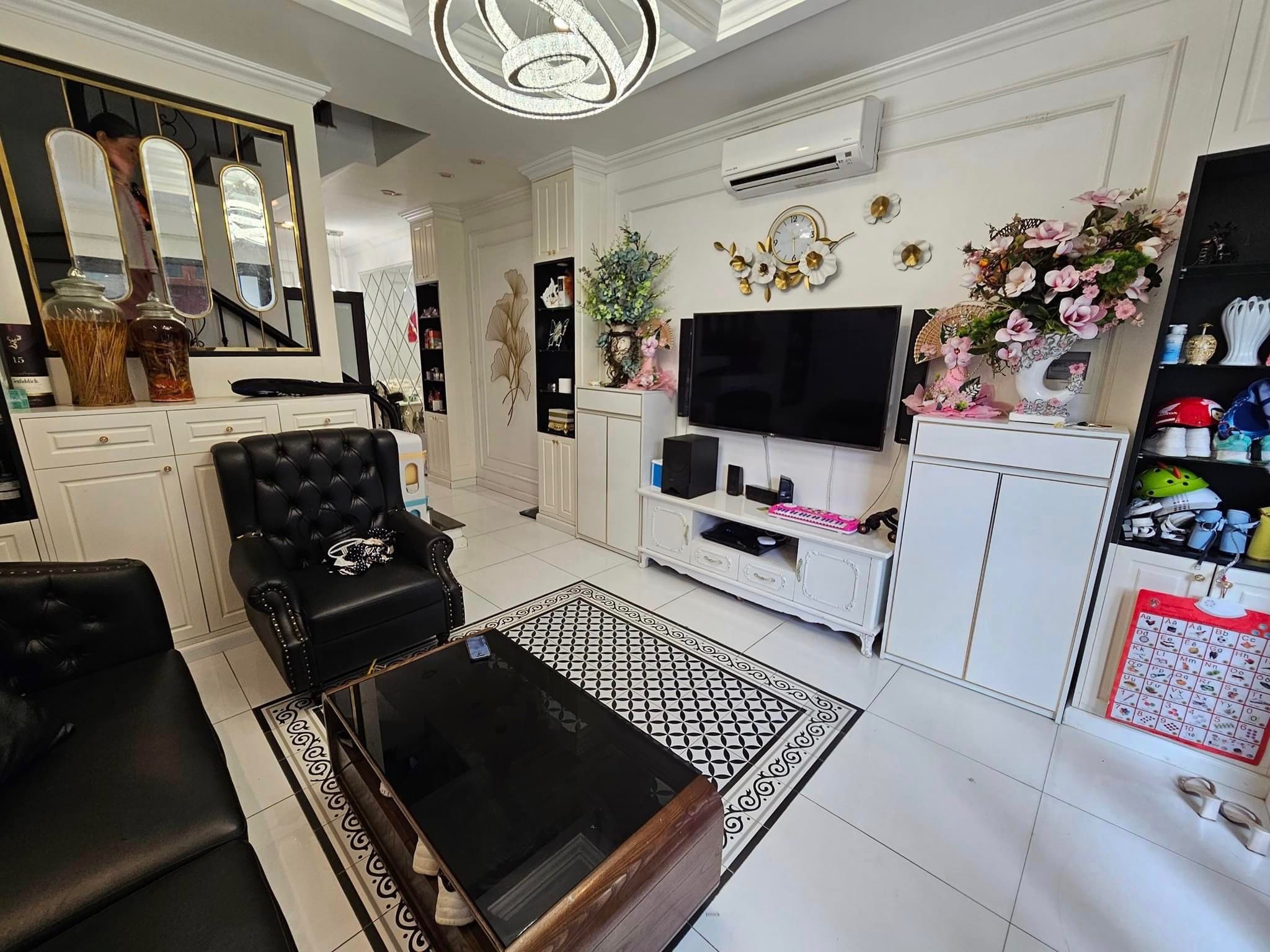 Khu phân lô – Ô tô vào nhà – Ngõ thẳng tắp – Thoáng trước sau – Trường Chinh