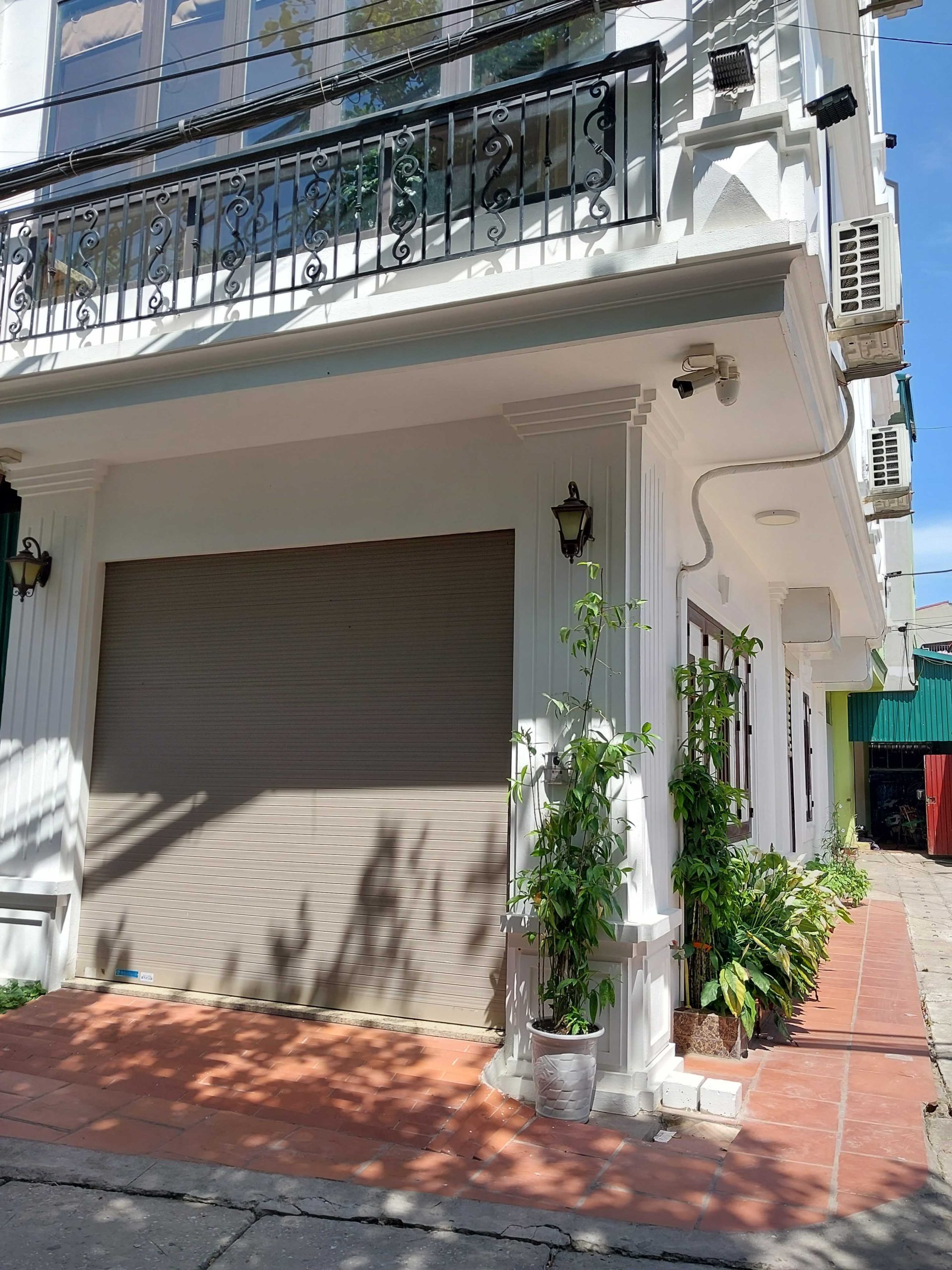 CHO THUÊ NHÀ 3Tx60M2 NGỌC HỒI, 4PN MẶT ĐƯỜNG 13M, VỈA HÈ 3M KINH DOANH ĐỈNH 6,5 TRIỆU/THÁNG.