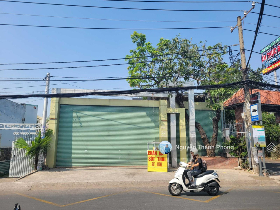 Bán nhà MT CMT8, P. 13, Q. 10, (đối diện CLB Lan Anh), DT: 4x28m, giá chỉ: 27.5 tỷ tl