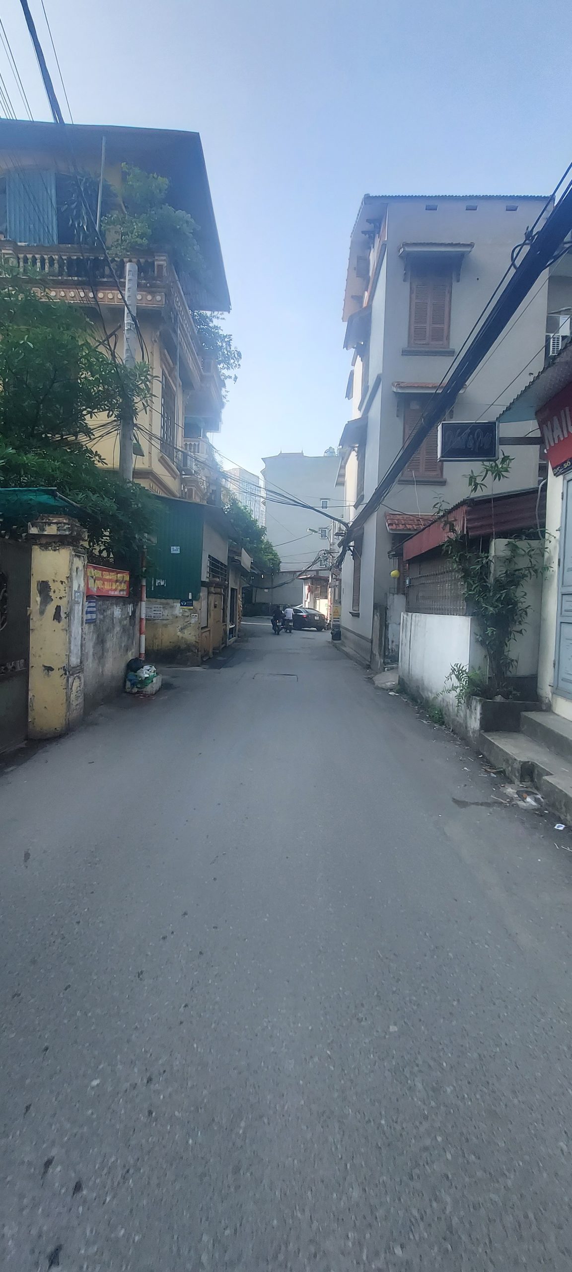 Bán nhà đường Lạc Long Quân 71m2 4 tầng mặt tiền 14 mét giá hơn 9 tỷ.